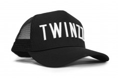 Černá kšiltovka Twinzz Trucker s bílým nápisem